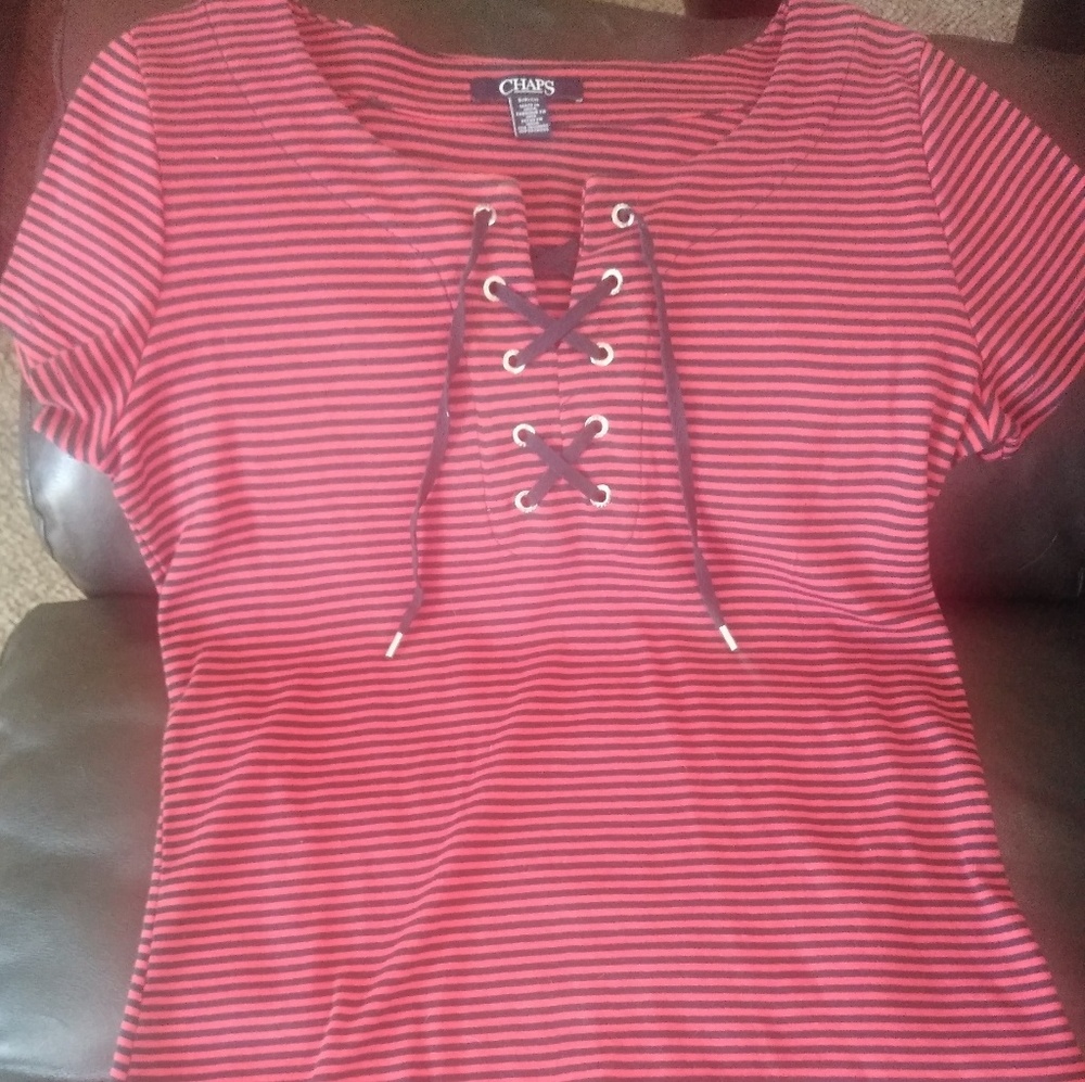 Chaps tie in front tee